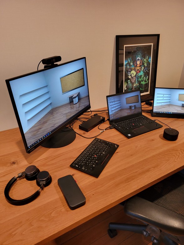 ThinkPad中心のデュアルモニターデスク